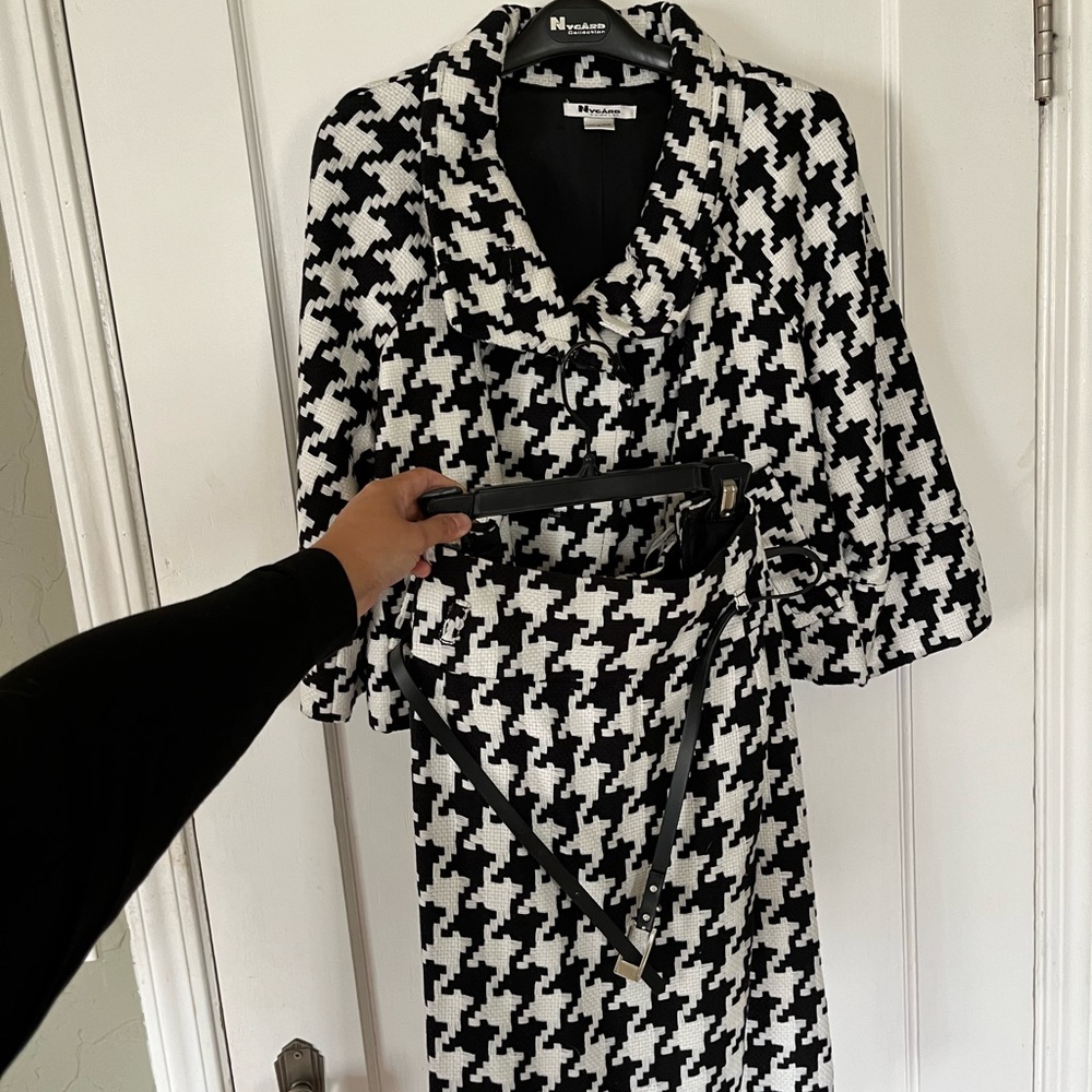 NYGard houndstooth skirtsuit.